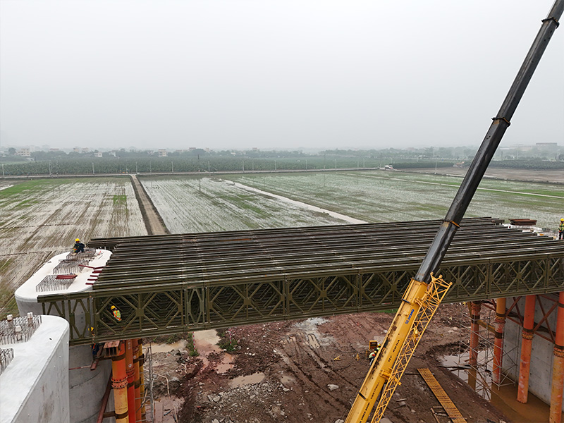Puente extragrande de la estación Hezhou en el ferrocarril de alta velocidad Zhuhai–Zhaoqing