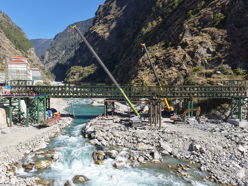 Puente Lifeline del puerto de Jilong en Nepal