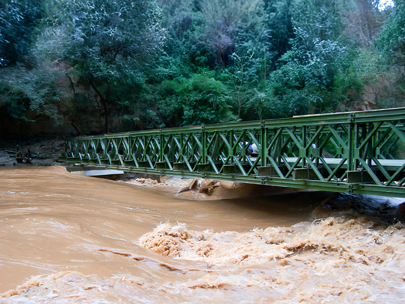 Puente de acero del río Pudu en el condado de Luquan, Yunnan