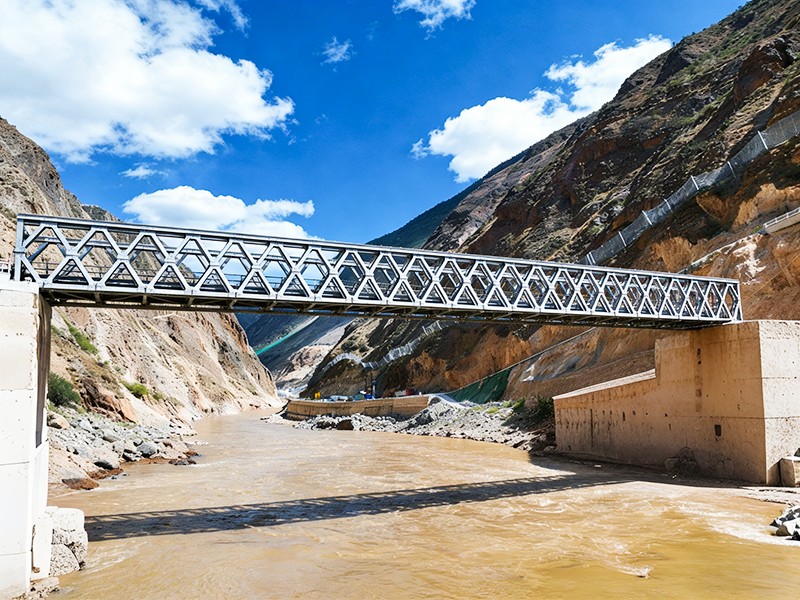 Puente de celosía galvanizado de gran envergadura
